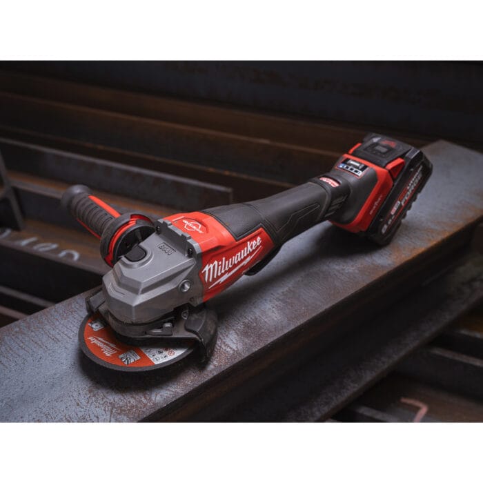 milwaukee smerigliatrice angolare alte performance da 125 mm con velocità regolabile m18 fuel™ con avvio a paletta e one key™