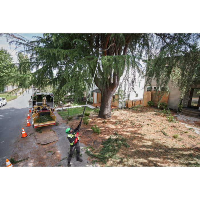 Milwaukee m18 fuel™ telescopic pole pruner 30 cm