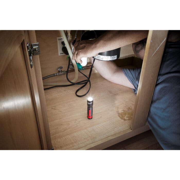 milwauke torcia compatta 325l